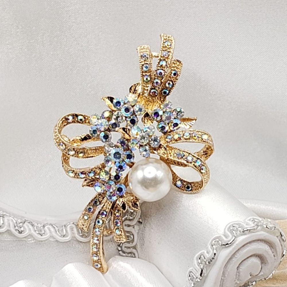 Brand New Rhinestone Gold With Pearl Flower Brooch Pin